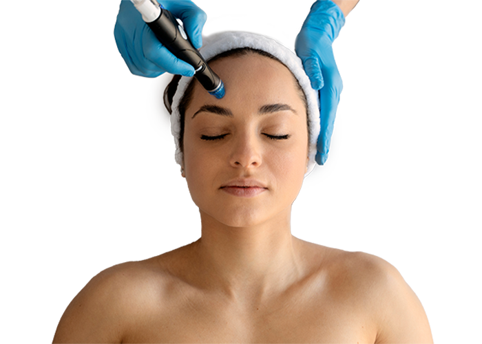 Portrait einer Frau während der Microdermabrasion